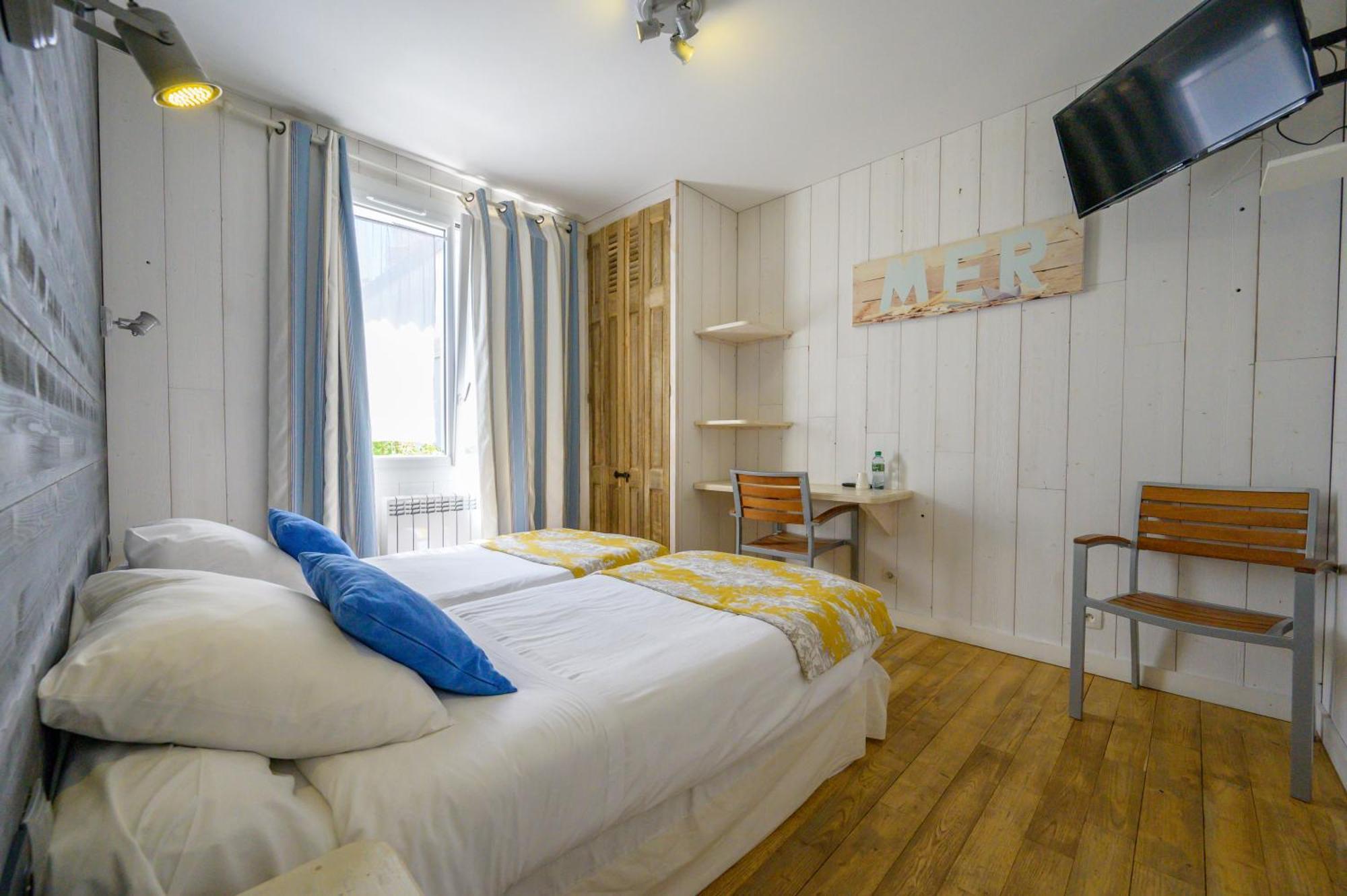 Hotel Le Clocher Ars-en-Re Bagian luar foto