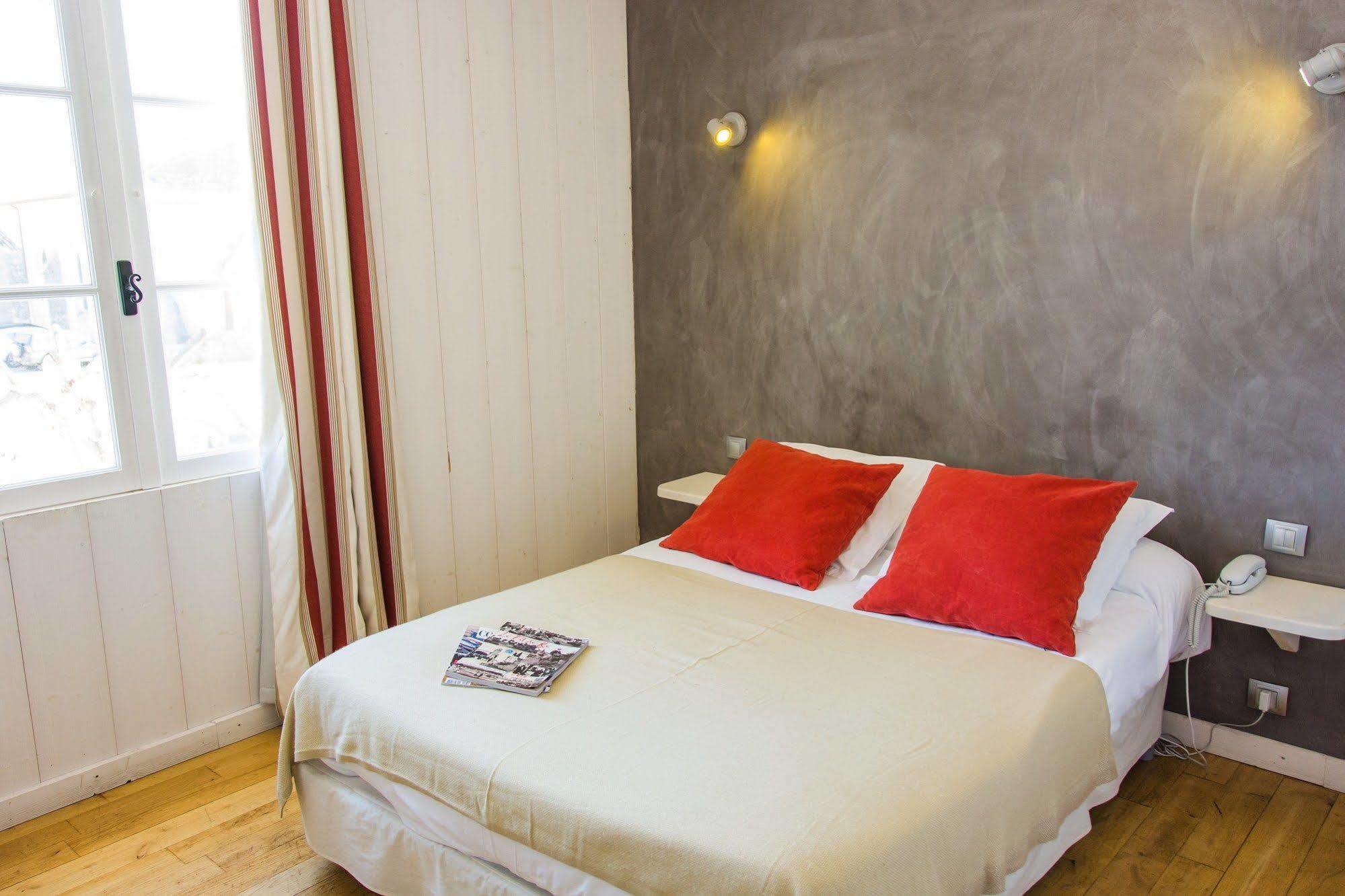 Hotel Le Clocher Ars-en-Re Bagian luar foto