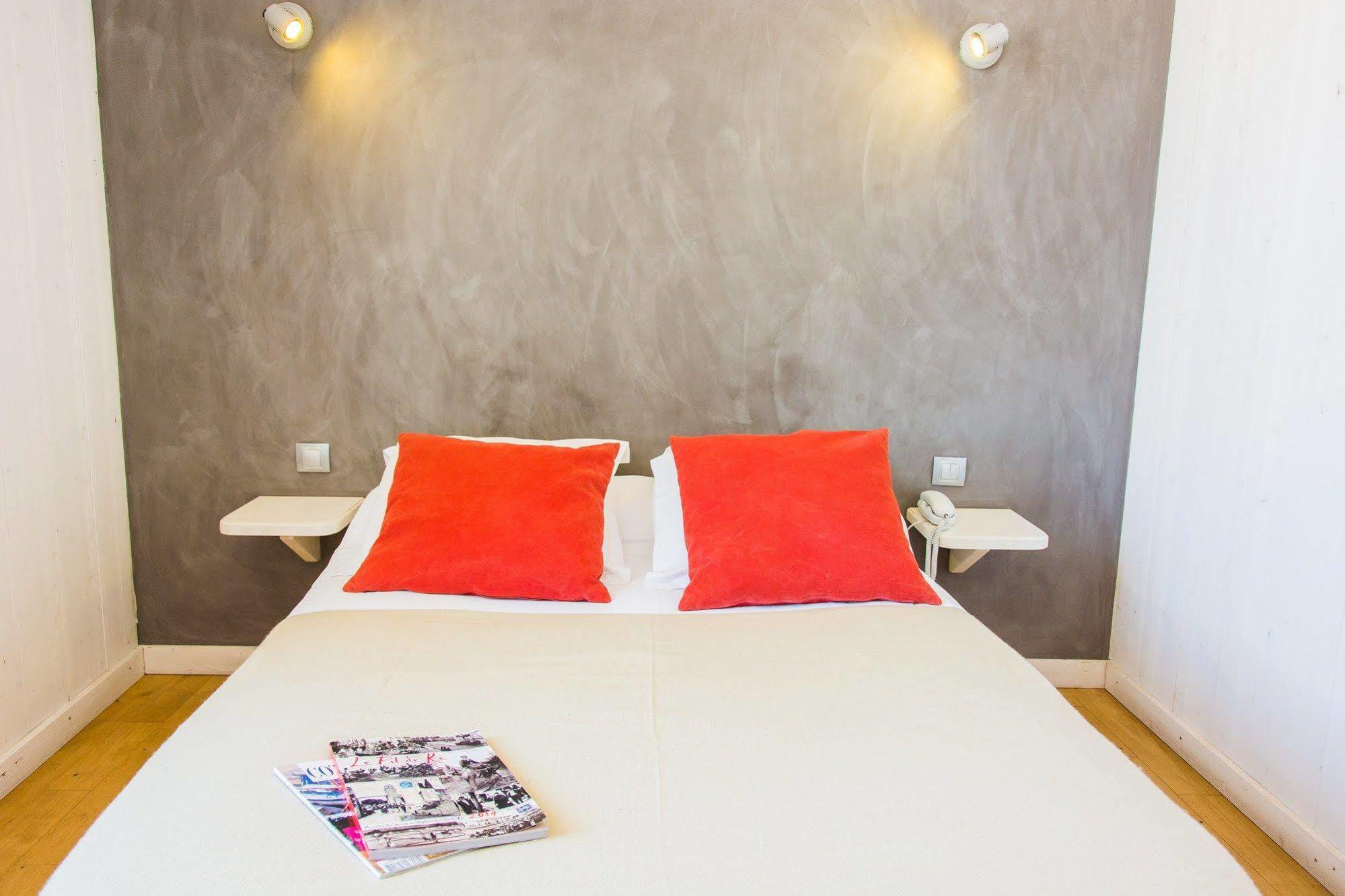 Hotel Le Clocher Ars-en-Re Bagian luar foto